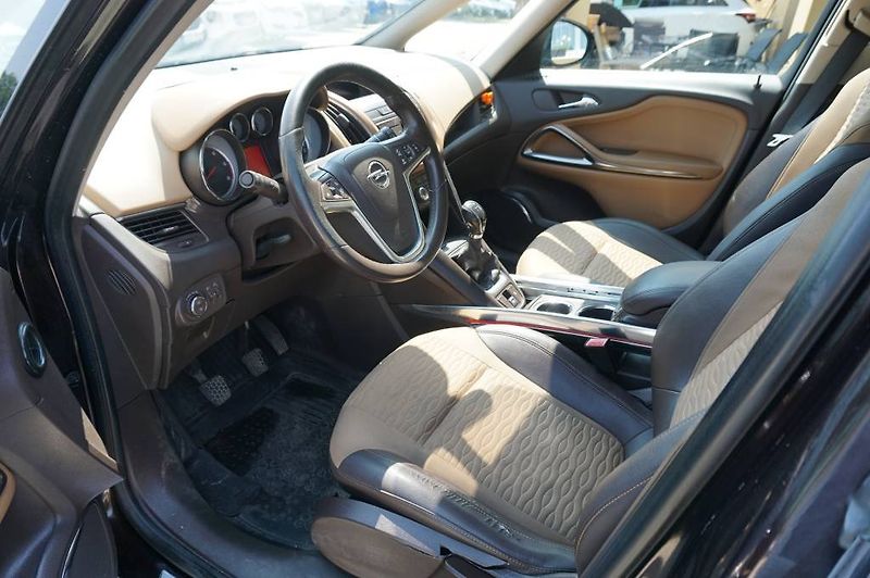 Opel Zafira (2012) Tourer 2,0 96 kW - fotka 8 z 30