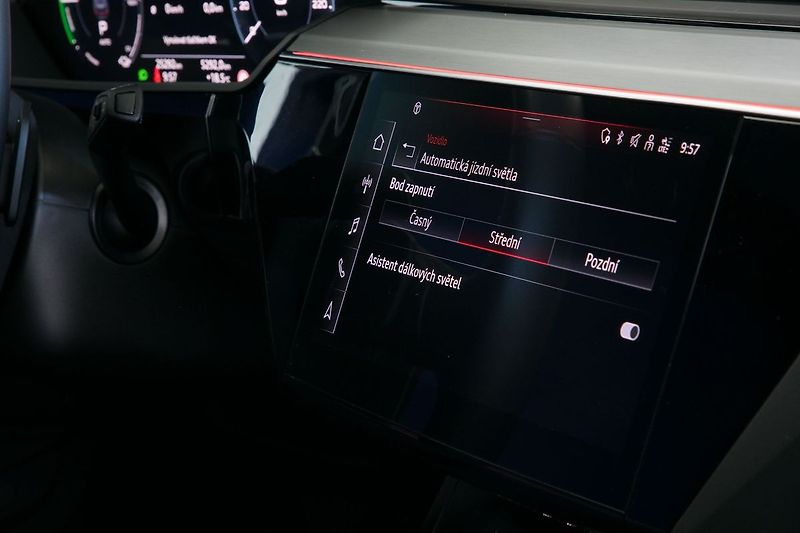 Audi e-tron 55 300kW Pano NightV HUD Tažné - fotka 40 z 50