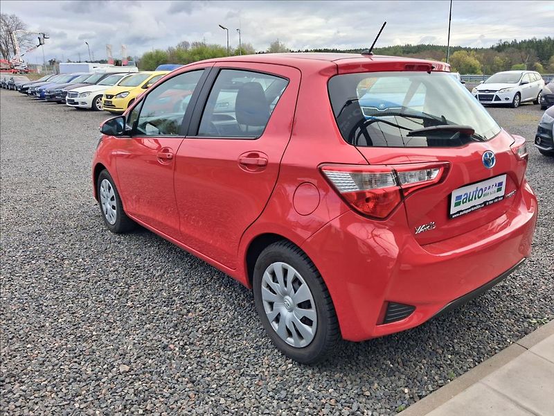 Toyota Yaris 1,5 Hybrid, ČR - fotka 5 z 13
