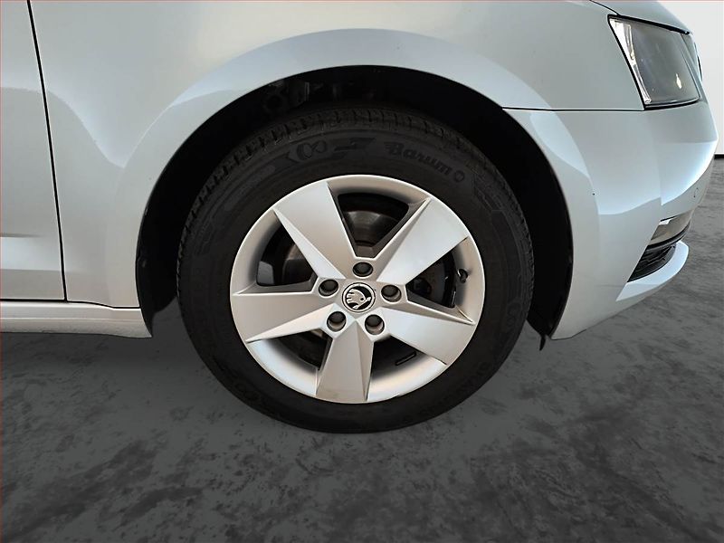 Škoda Octavia (2018) 1.6 TDI, Navi, Tempomat - fotka 15 z 16