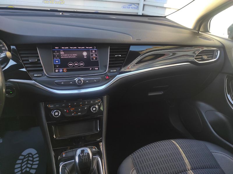 Opel Astra 1,2Turbo, 107kW, Elegance, S/s - fotka 15 z 41