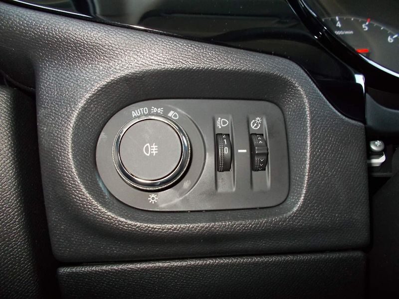 Opel Corsa (2026) Edition 1.2 TURBO (74kW/100k) - fotka 19 z 27