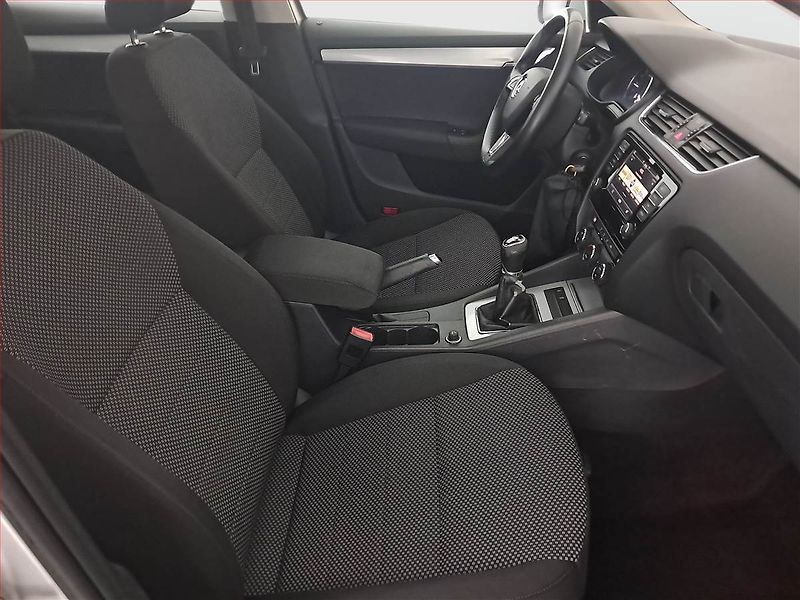 Škoda Octavia (2016) 1.6 TDI, Navi, Tempomat - fotka 9 z 16
