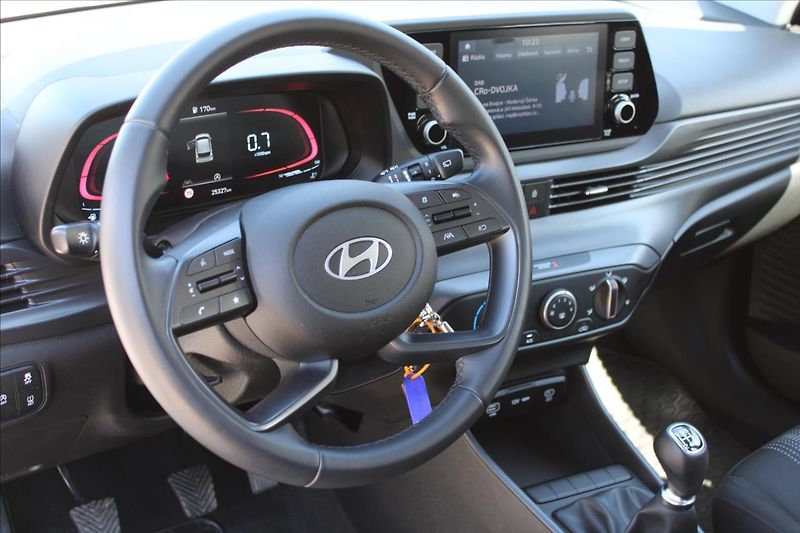 Hyundai i20 1,2 i  1MAJ,ZÁRUKA,DPH,25327KM - fotka 23 z 32