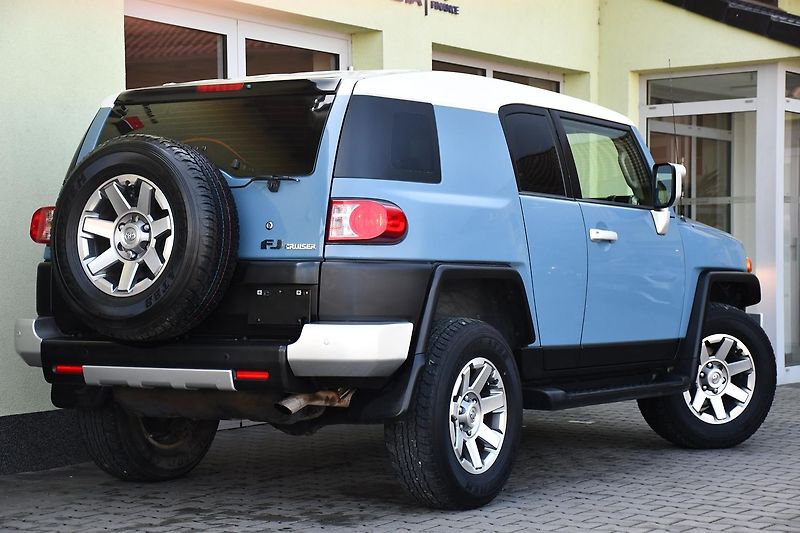 Toyota FJ Cruiser 4,0 VVT-i V6 AWD AT - fotka 5 z 50