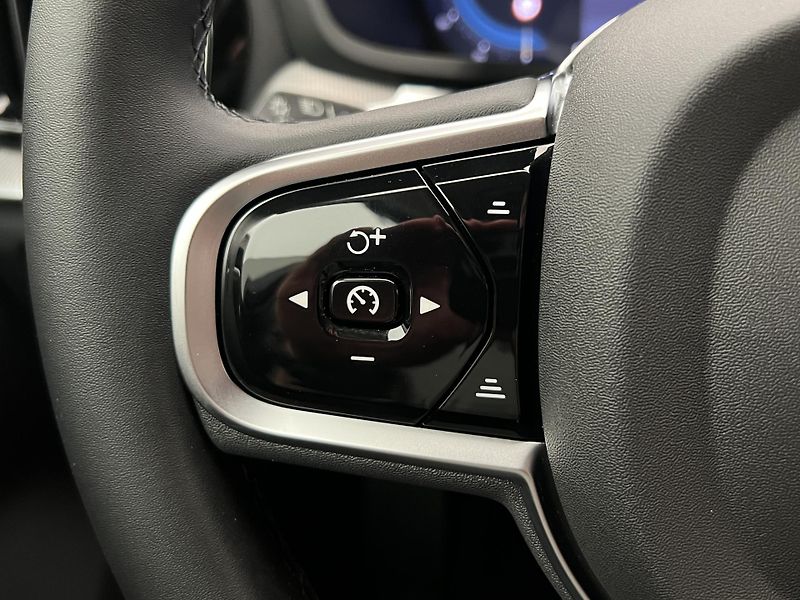 Volvo V60 B4 DARK PLUS AUT - fotka 24 z 42