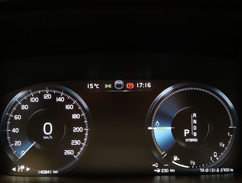 Volvo S90 2,0 T8 TWINENGINE AWD R-DESIGN - fotka 18 z 52