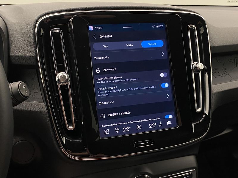 Volvo XC40 PURE ELECTRIC RECHARGE PLUS - fotka 47 z 55