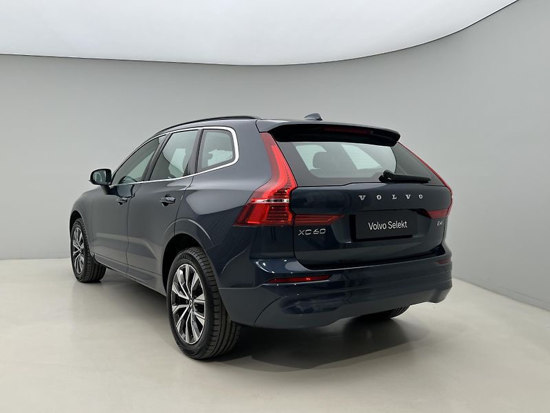 Volvo XC60 B4 AWD MOMENTUM PRO AUT - fotka 11 z 40
