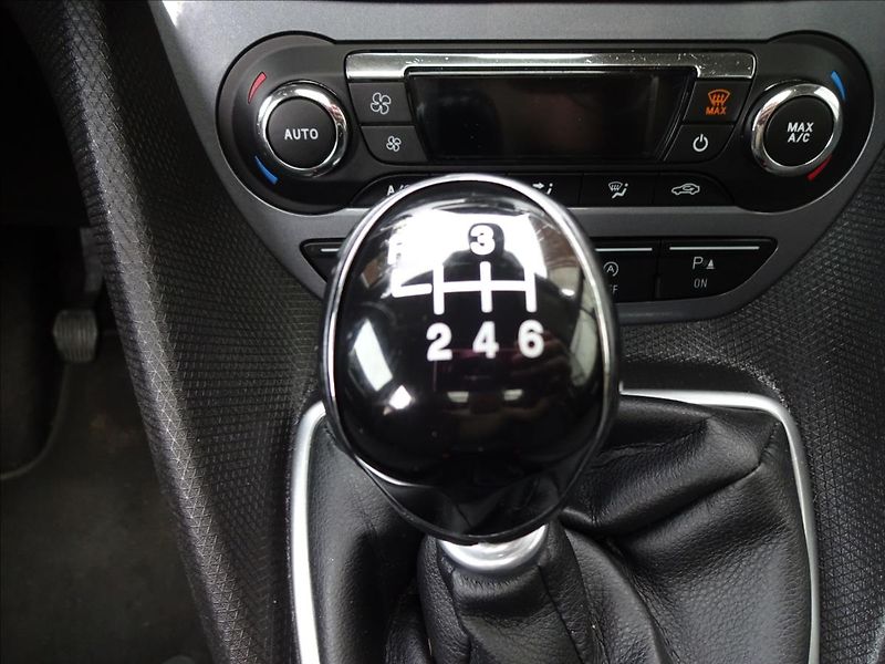 Ford Tourneo Connect 1.0 ECOBOOST TITANIUM - fotka 37 z 49