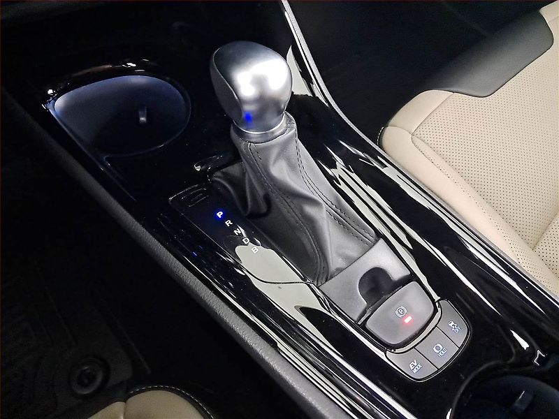 Toyota C-HR (2022) 1.8 Hybrid - fotka 13 z 17