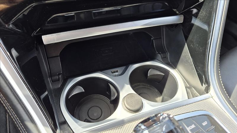 BMW Řada 8 4,4 V8 390 Kw M850i xDrive DPH - fotka 24 z 28