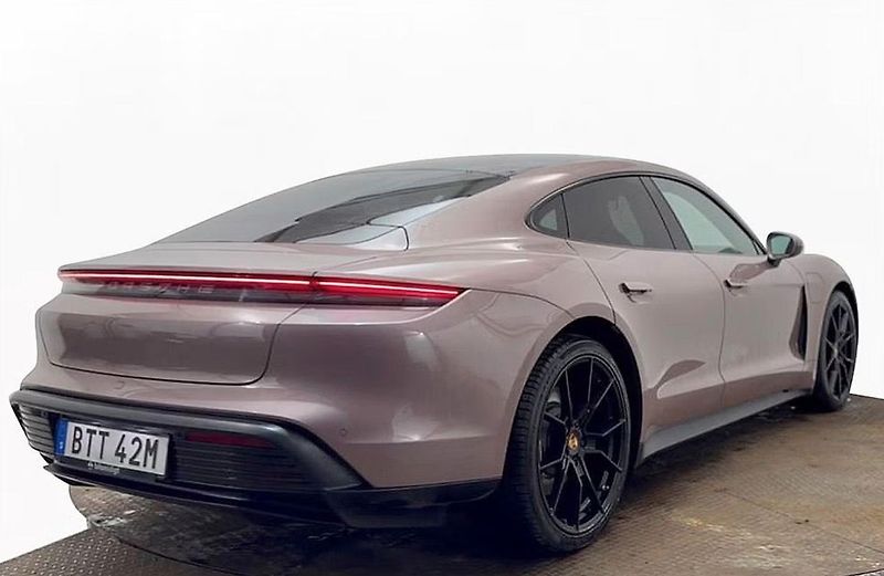 Porsche Taycan 93 kWh Panorama - fotka 6 z 25