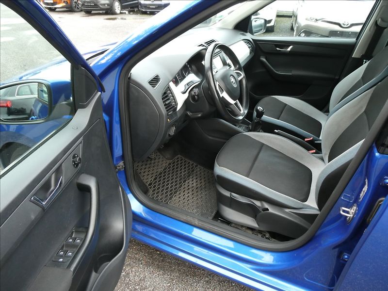 Škoda Fabia 1,2 TSi 2xkola,auto klima,temp - fotka 15 z 42