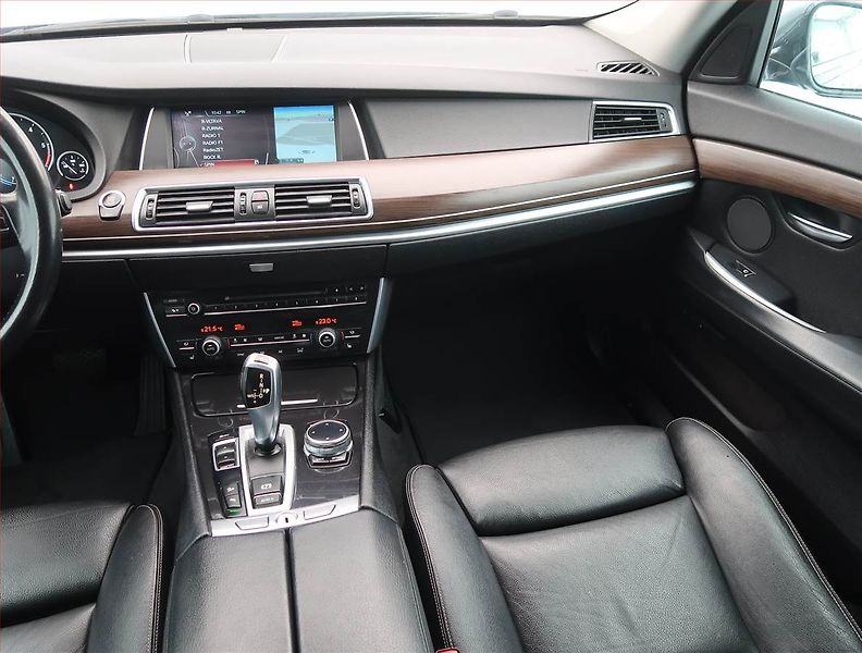 BMW Řada 5 (2013) 530d xDrive GT, 4X4, Automat - fotka 8 z 14