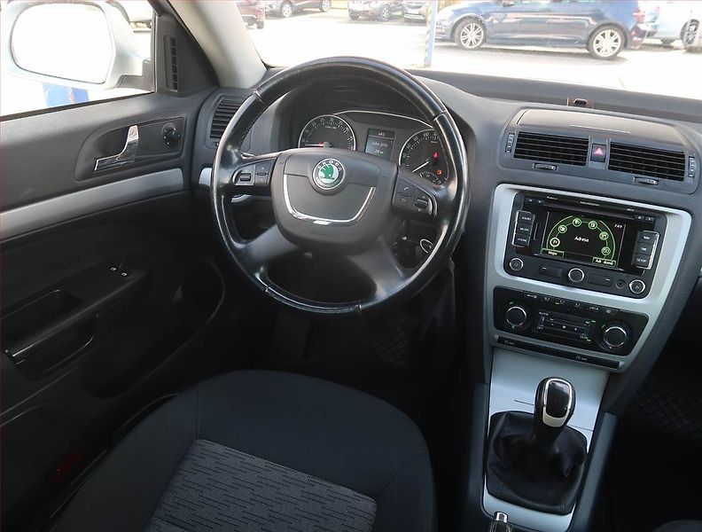 Škoda Octavia (2012) Ambition 1.6 TDI, Navi - fotka 7 z 20