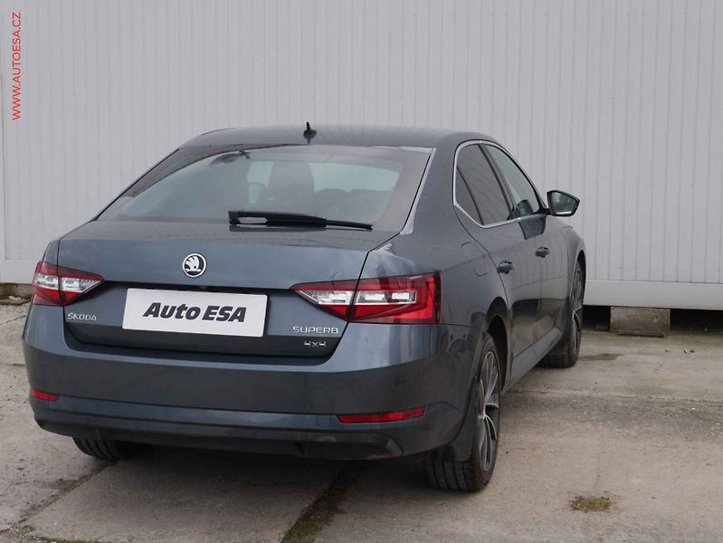 Škoda Superb (2015) 2.0 TDi 4x4, DSG, navi, bixen - fotka 6 z 20