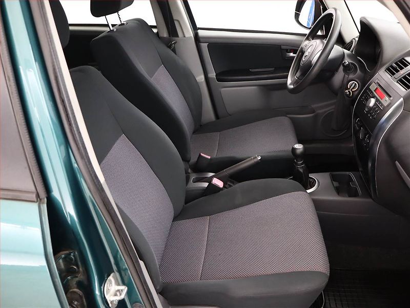 Suzuki SX4 (2008) 1.5 i - fotka 7 z 13