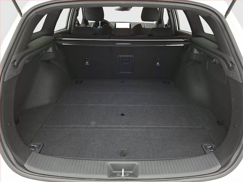 Hyundai i30 (2025) 1.5 T-GDI MHEV 48V, N- Line - fotka 14 z 20