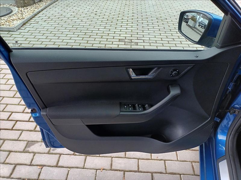 Škoda Fabia 1,2 TSI,STYLE,SERVISKA,PANO - fotka 16 z 43