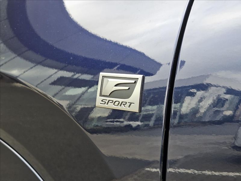 Lexus TX 500h (2025) 2,4 F SPORT Performance 3 - fotka 22 z 27