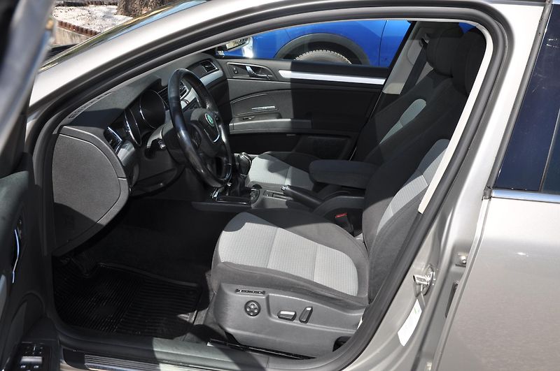 Škoda Superb II 2.0TDi 103kW KOMBI Panorama - fotka 6 z 19