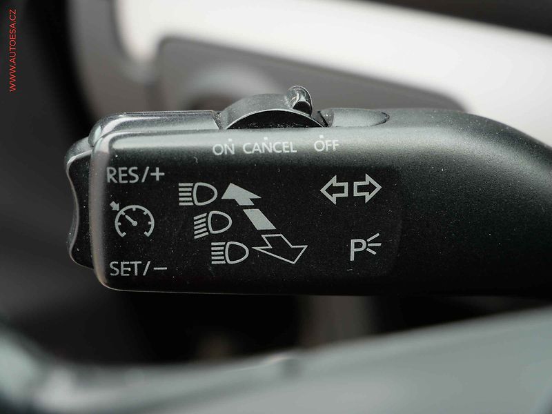 Volkswagen Golf (2010) 1.6TDi, Highline, DSG - fotka 12 z 18