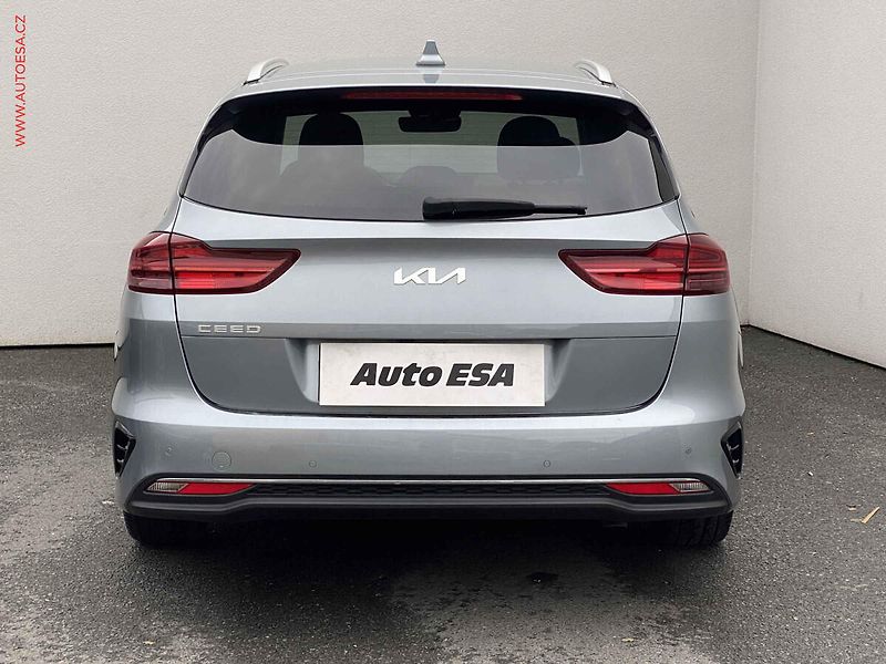 Kia Ceed (2023) 1.5 T-GDi, 1.maj,ČR, TOP - fotka 5 z 18