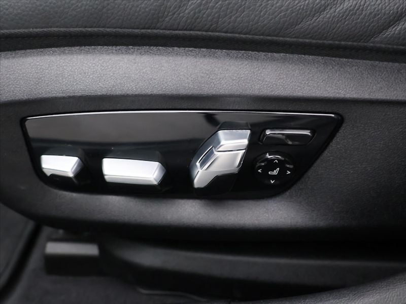 BMW Řada 5 3,0 530d xD CZ M-Sport HUD DPH - fotka 17 z 40