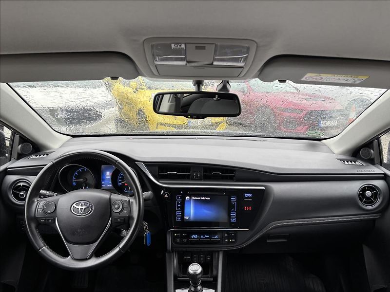 Toyota Auris 1,6 Active Trend 97kW - fotka 14 z 33