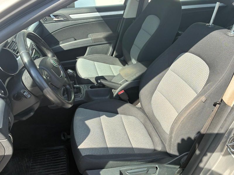 Škoda Superb (2012) 2.0TDI, 103KW - fotka 26 z 26