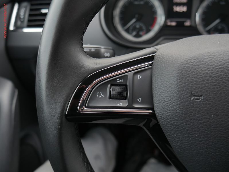 Škoda Octavia (2018) 1.6 TDi, ČR, Style, LED, navi - fotka 12 z 23