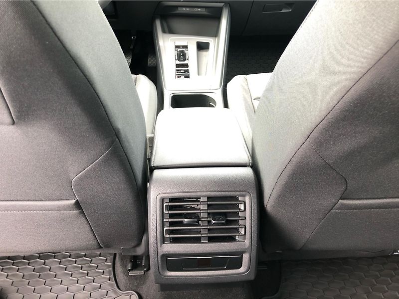 Volkswagen Golf Variant People 1,5 eTSI 7DSG m - fotka 23 z 30