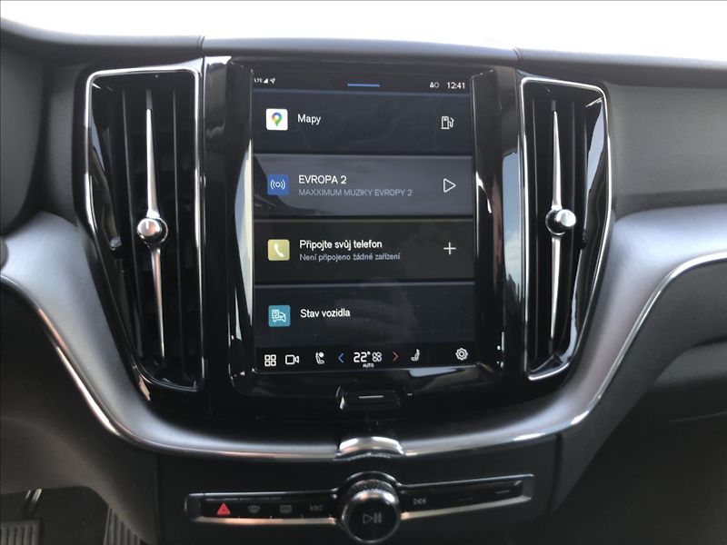 Volvo XC60 2,0 AWD MOMENTUM PRO  B4 - fotka 23 z 27