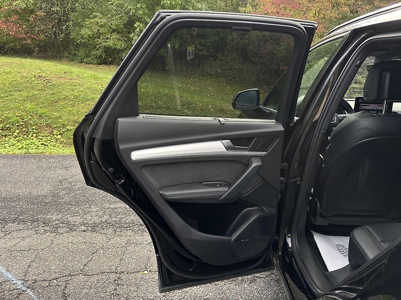 Audi Q5 (2021) 50TFSIe SLine PANO NOV BATERIE - fotka 19 z 38