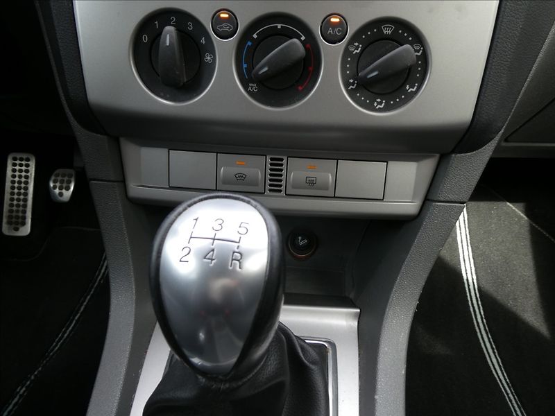 Ford Focus 1,6 16V 74kW 2xkola,závěs,serv - fotka 28 z 42