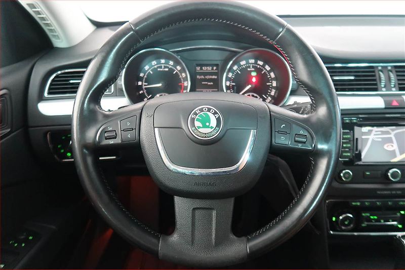 Škoda Superb (2013) Ambition 2.0 TDI, Automat - fotka 16 z 18