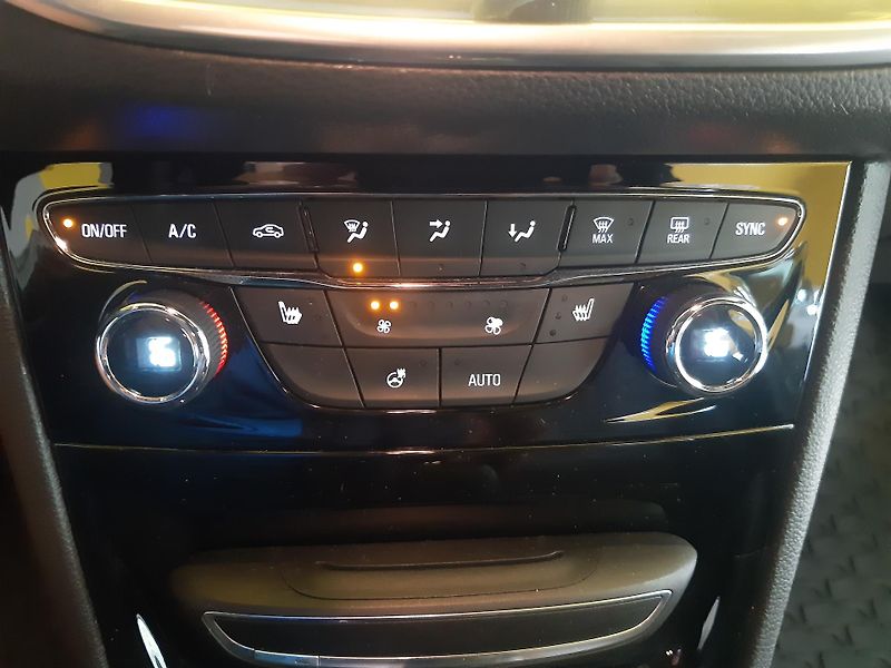 Opel Astra K 1.4 i 110KW NAVI KAMERA AUT. - fotka 14 z 26