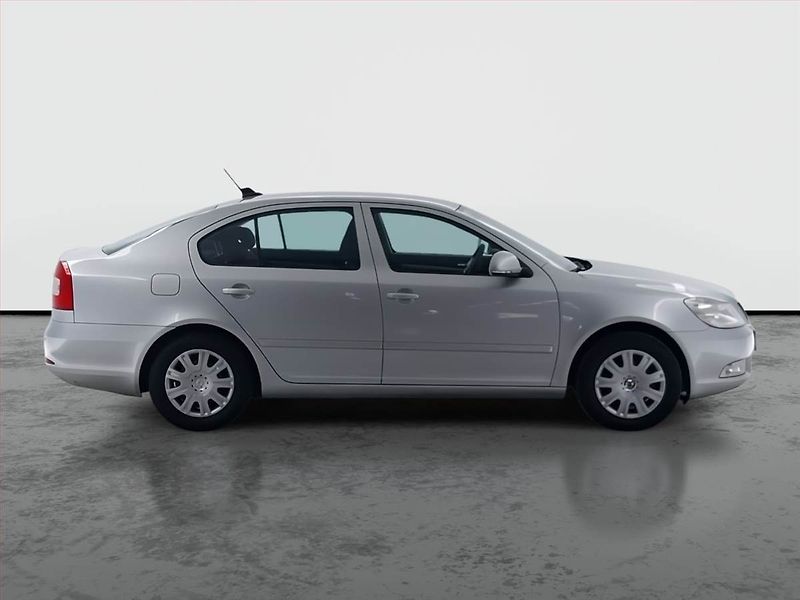 Škoda Octavia (2011) Ambiente 1.6 TDI, Serv.kniha - fotka 6 z 15