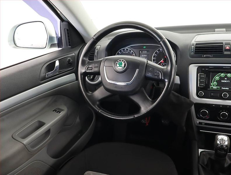 Škoda Octavia (2010) Ambiente 1.6 TDI, Serv.kniha - fotka 7 z 17