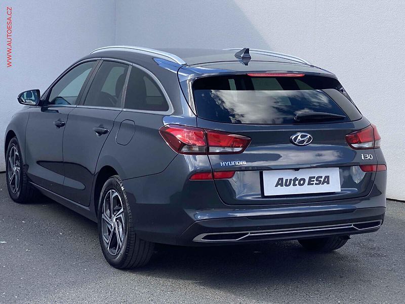 Hyundai i30 (2023) 1.0 T-GDi, 2.maj,ČR, Smart - fotka 6 z 19