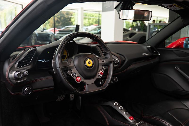 Ferrari 488 - fotka 6 z 19