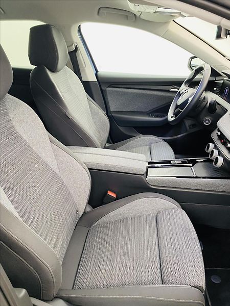 Škoda Superb 2,0 TDI 110kW DSG Selection - fotka 8 z 20