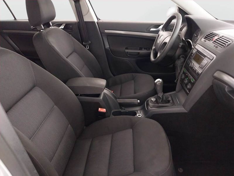 Škoda Octavia (2008) Ambiente Plus 1.9 TDI - fotka 9 z 17
