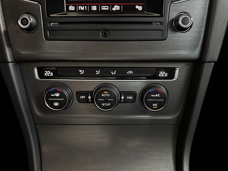 Volkswagen Golf (2013) Variant 1.4 TSI 90 KW  - fotka 14 z 23