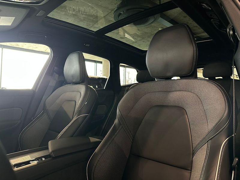 Volvo XC60 T8 PLUS Black Edition, 360°,HK - fotka 15 z 34