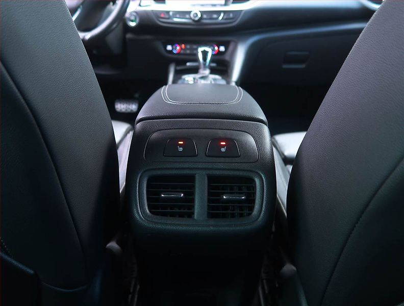 Opel Insignia (2018) 2.0 BiTurbo CDTI, 4X4 - fotka 16 z 18