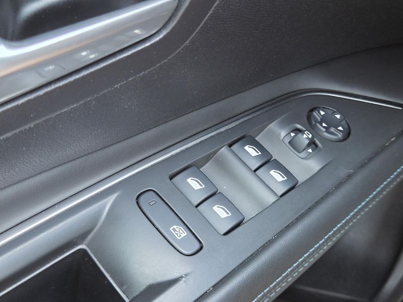 Peugeot 3008 (2017) 1.2 PT 130 ALLURE EAT6 Tažné - fotka 23 z 30