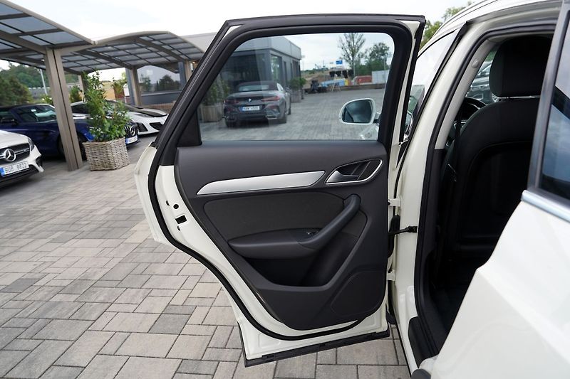 Audi Q3 2.0 TDI Quattro/automat/180 PS - fotka 17 z 38