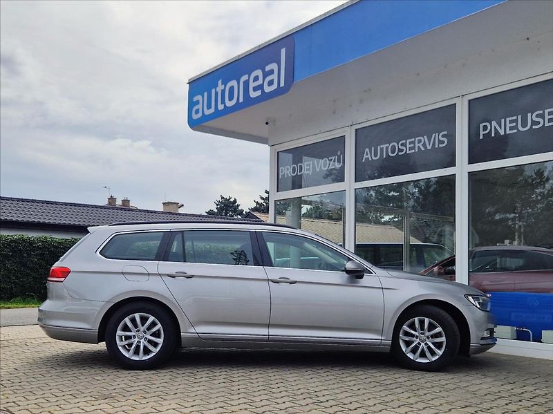 Volkswagen Passat 1,4 TSI 110kW BM SENZORY NOSIČ - fotka 7 z 42
